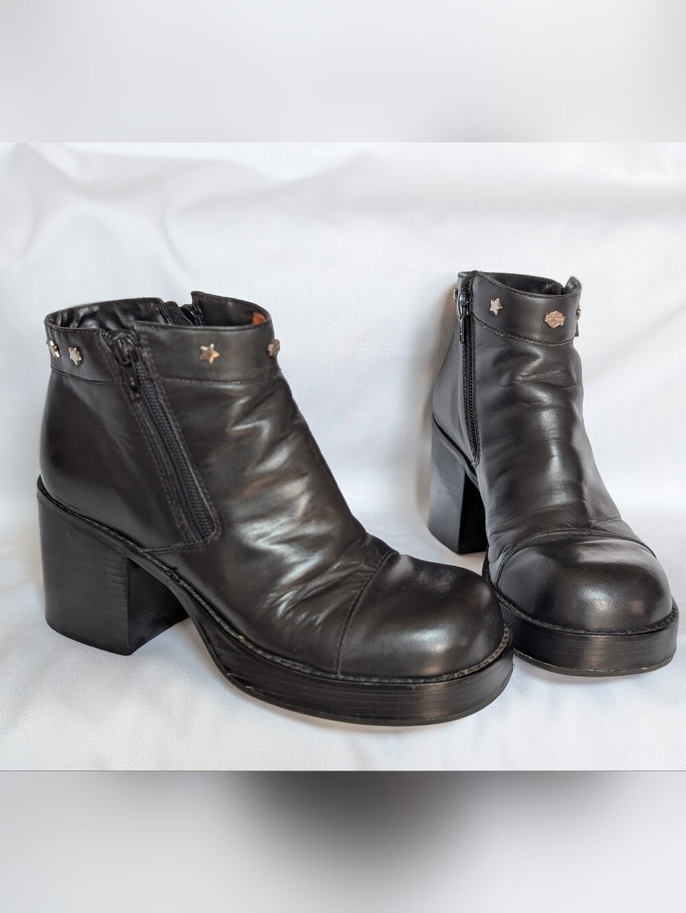 Harley-Davidson Women's Black Leather Ankle Boots Star Studs Side Zip Moto Sz 7 - Picture 1 of 16